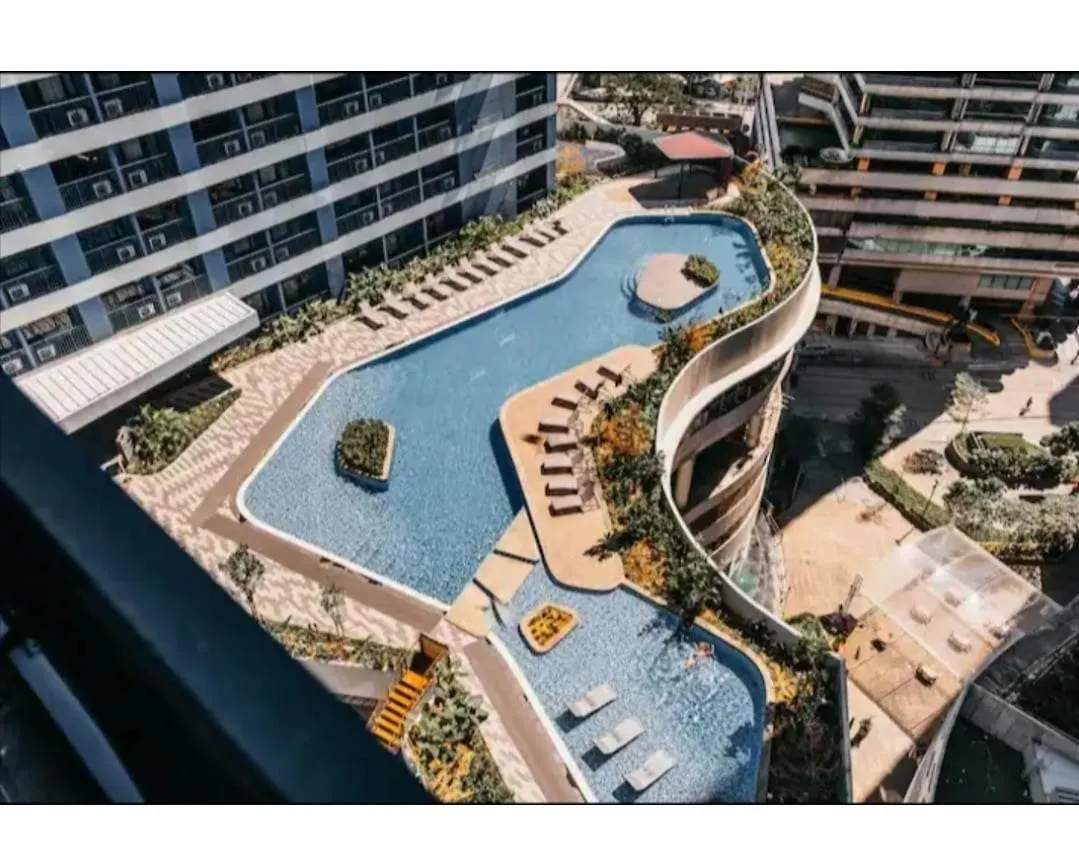 2 Bed 2 Bath Condo In Air Residences location